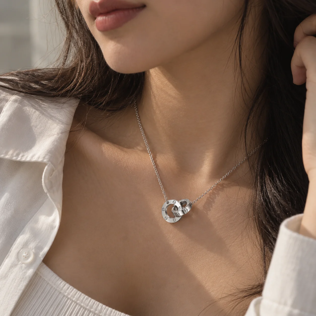 Interlocking Circle Pendant Necklace - Image 5